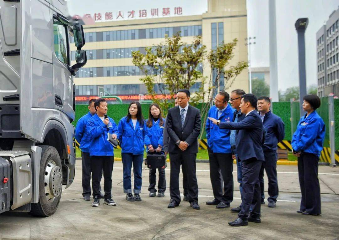 西安市人社局党组成员,副局长赵伟,职业能力建设处处长宋锁平,行政