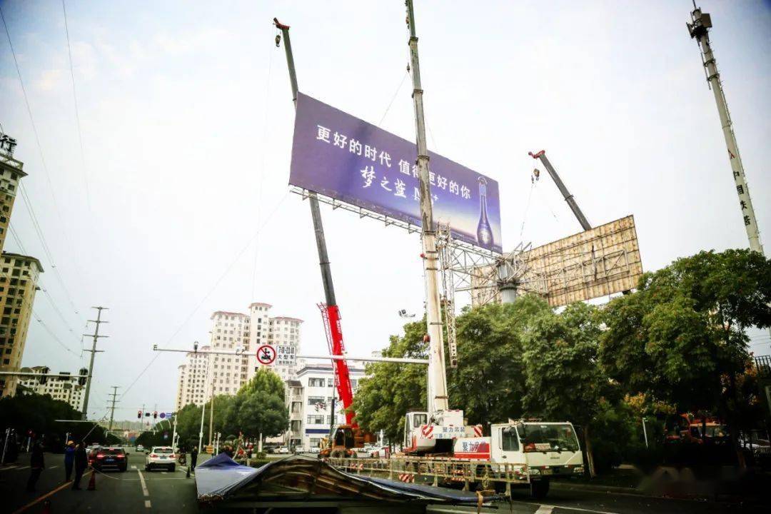 随城最大广告牌 "落地"!