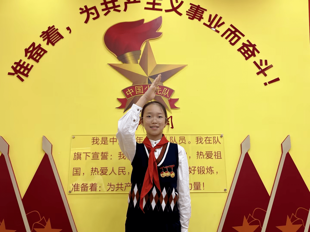 李雨琦 宣传委员04服务宣言:严于律己,以身作则,协助辅导员和大队长做