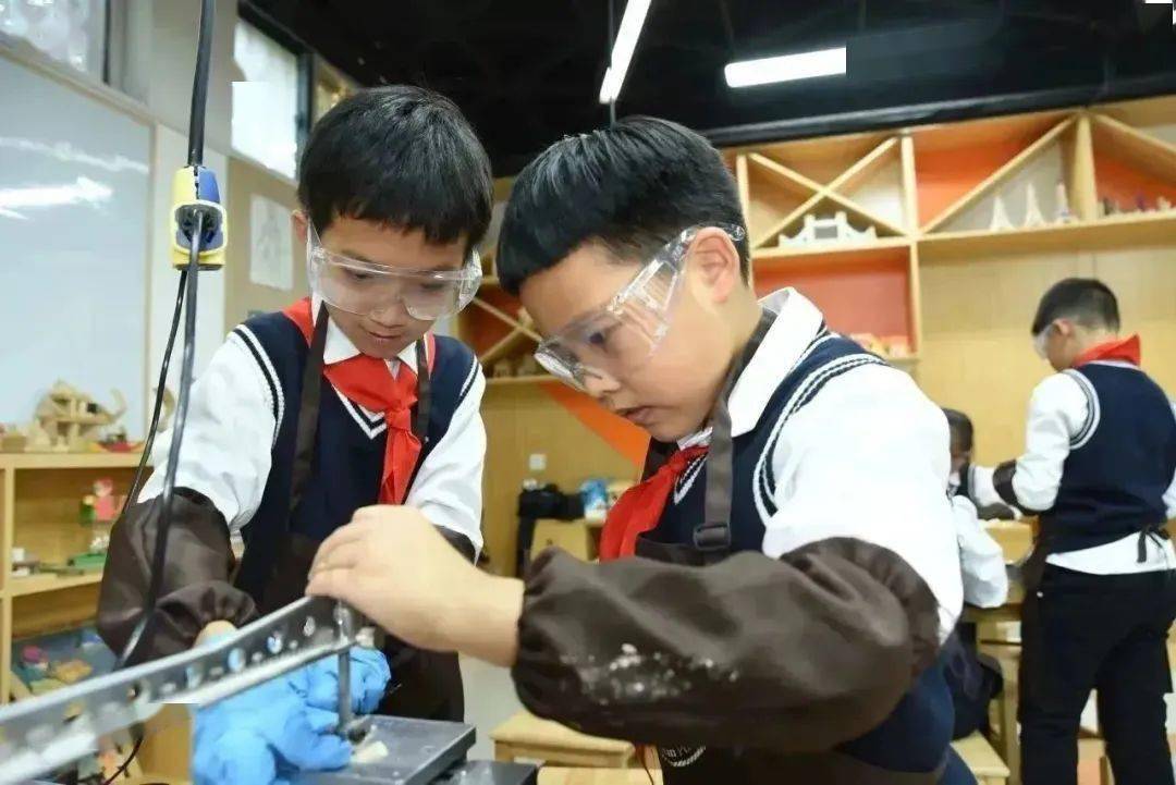 花开日落 秋叶长风,"嘉"园里的一切,无不是秋天的颜色,无不是