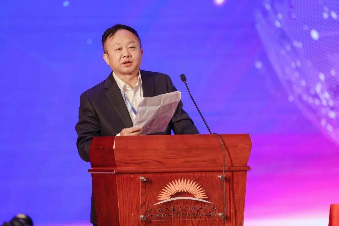 教育部职业院校艺术设计类专业教学指导委员会秘书长张来源以线上形式