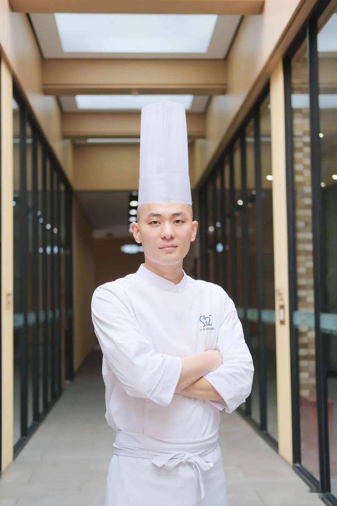 今年34岁的张军亮,是武汉市玫隆皇冠食品有限公司的