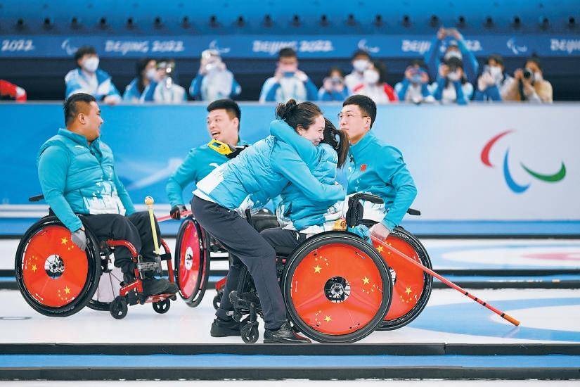 备战下月世锦赛 中国轮椅冰壶队教练岳清爽:一切从零开始_训练_比赛