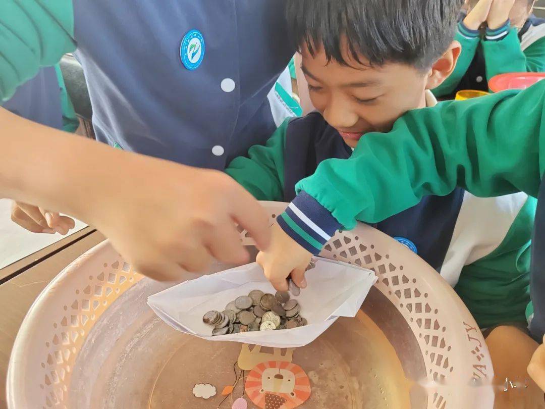 "纸船承重"比赛作为校园科技节系列活动之一,对于提高学生参与科技