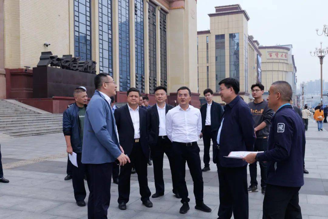 对2023南昌马拉松赛道及起终点进行实地考察,市政府副市长王强,市政府