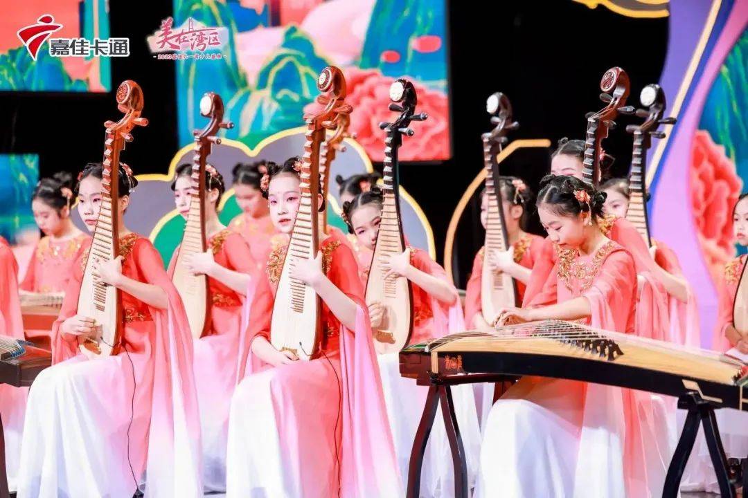 不用担心自己的亲朋好友没法"守"着电视机,春晚将通过嘉佳卡通卫视