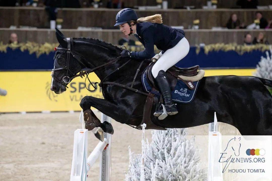 【头条】英国骑手杰西卡·门多萨获得两匹大奖赛战驹_马术_the_青年