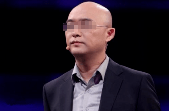 孟非发现妻子偷偷翻他手机,于是假装睡着,第二天,他对妻子说:今天什么