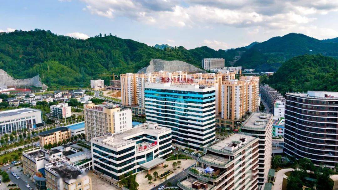 在万山区人民医院乳腺中心,来自东莞市人民医院的副主任医师黄河清