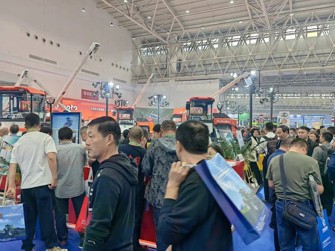 新品上市 闪耀全场 | 久保田丰富阵容亮相中国国际农机展_搜狐汽车