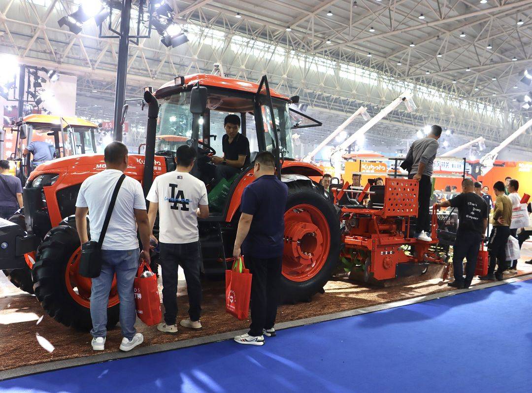 新品上市 闪耀全场 | 久保田丰富阵容亮相中国国际农机展_搜狐汽车