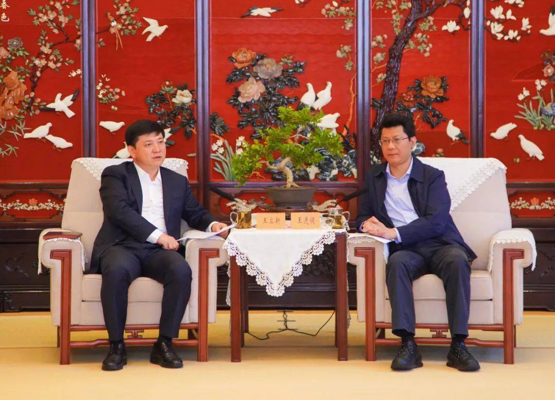 会谈现场在会见王进健时,王立新表示,中国铁建将聚焦扬州发展所需