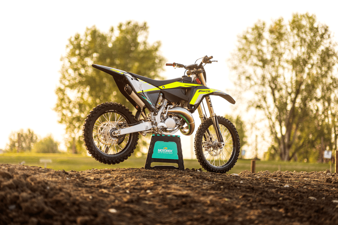 4 mm x 72 mm,排气量 249 cc,配备了著名的 ypvs 阀门控制系统,五档的