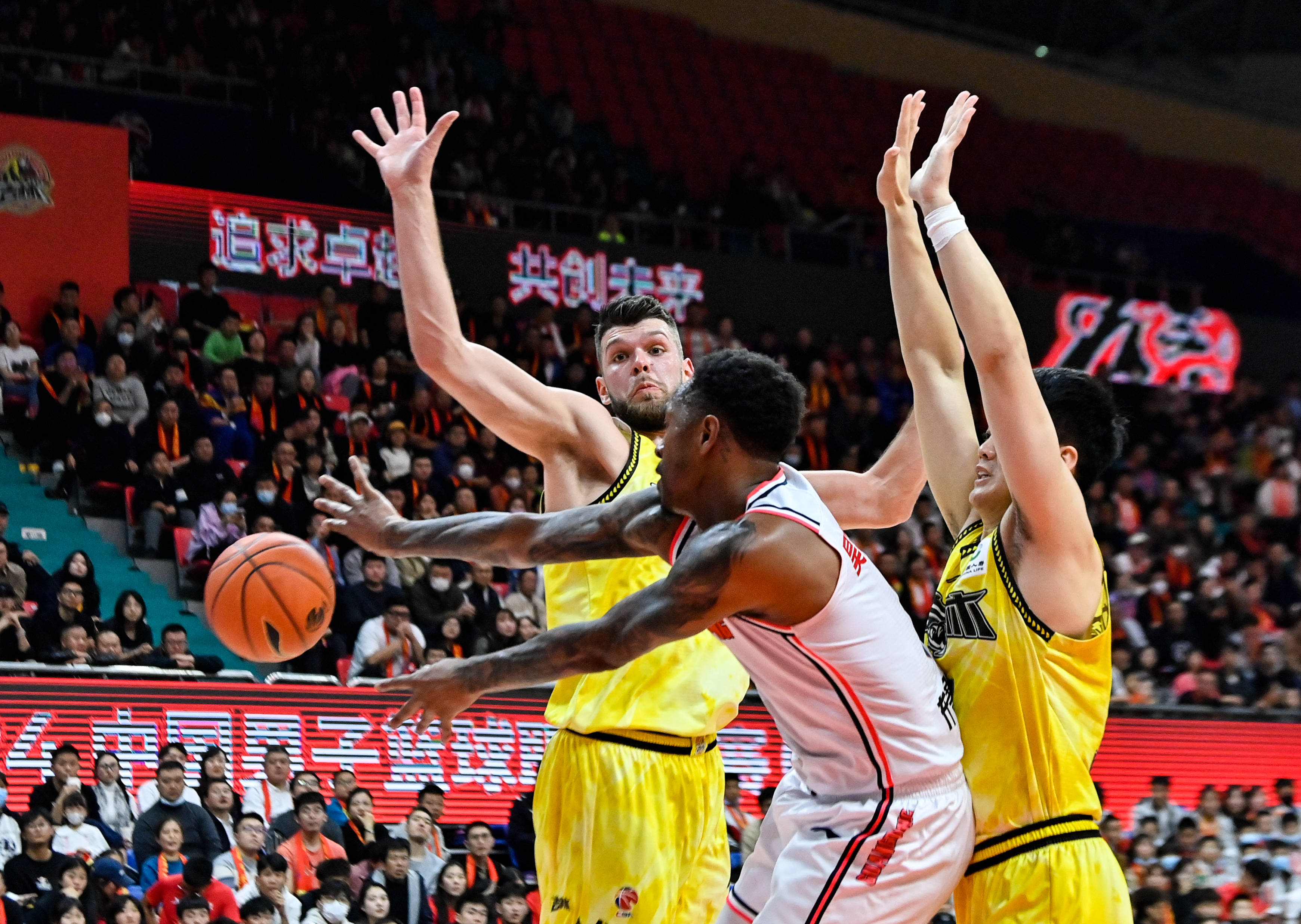 cba综合|北京广东等4队继续连胜脚步_吉林队_比赛_新华社