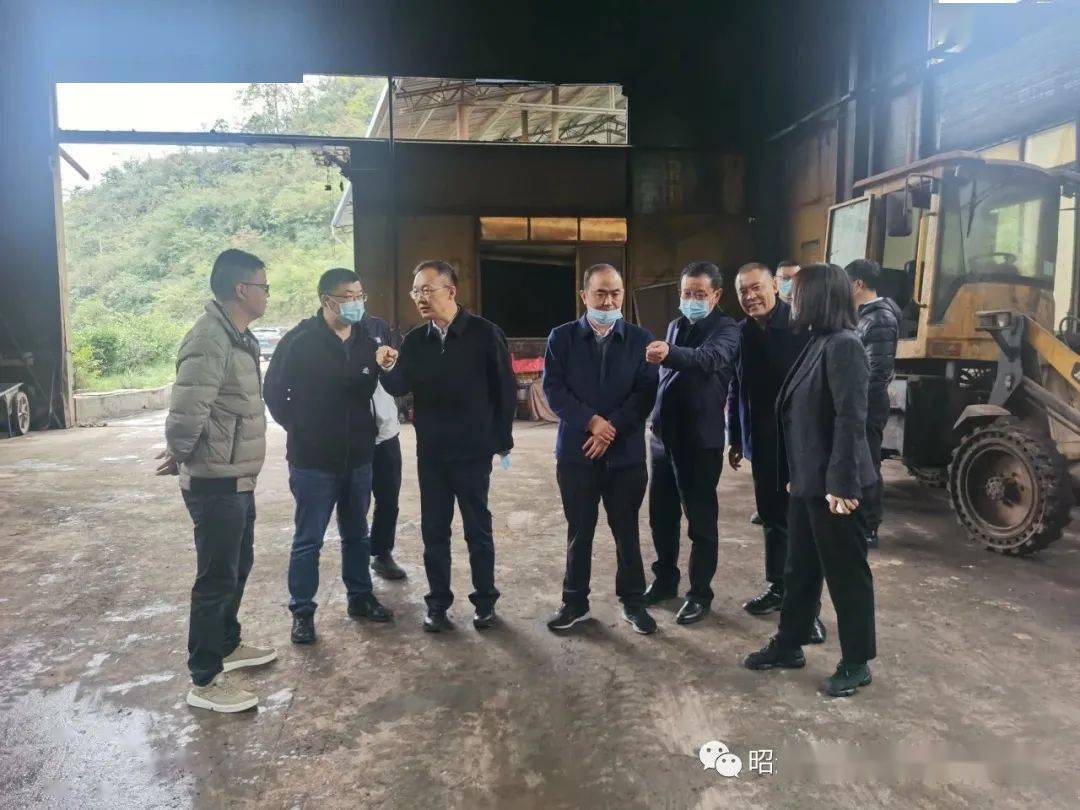 边疆先后到镇雄县污水处理厂,芒部镇垃圾焚烧发电厂,以勒镇火草村