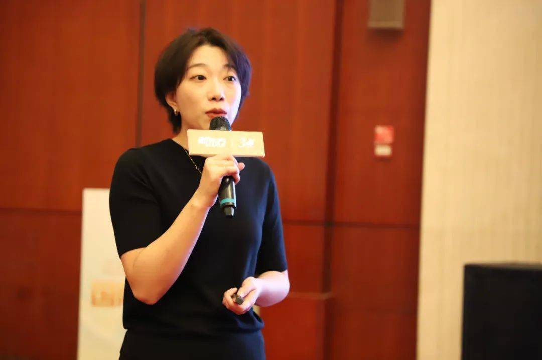 王琳琳老师分别从院校排名,利好留学政策,录取趋势,留学性价比等方面