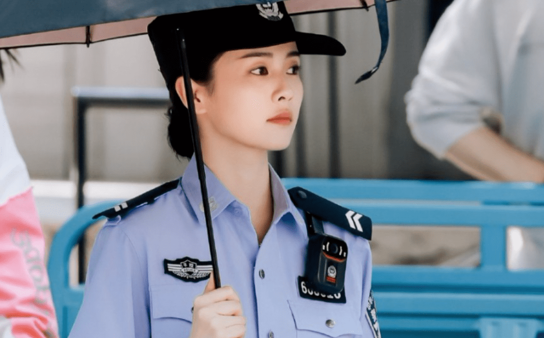 但因其跟大部分95后小花的成名路径相似,所以将白鹿与其他95后小花