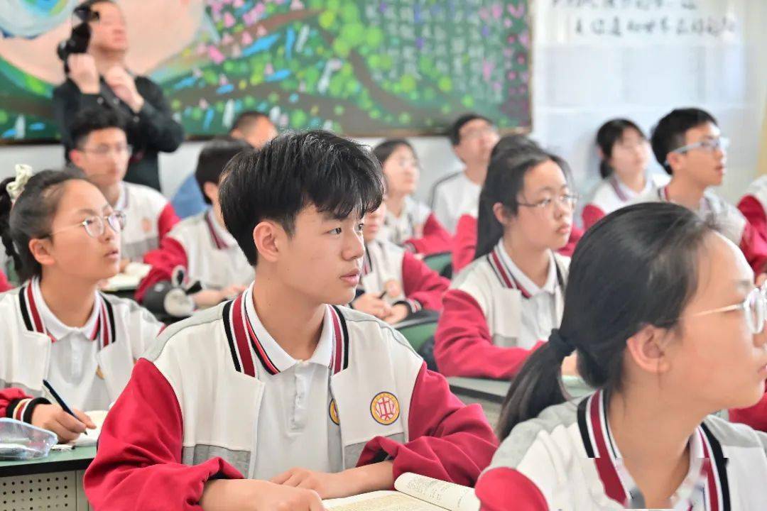 我区着眼基础教育公共服务覆盖常住人口,近3年累计建成中小学幼儿园27