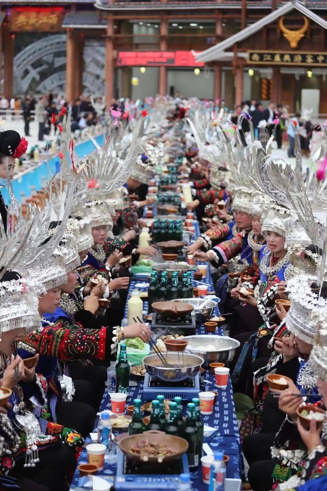 图为 苗年节·长桌宴图为 苗年节·打糍粑,斗鸡,斗牛等活动2023雷山鼓