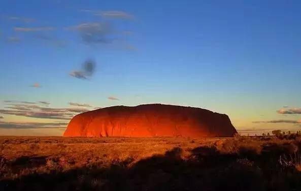 ▼澳大利亚艾尔斯岩▼意大利普利亚▼美国夏威夷▼英国巨石阵▼捷克