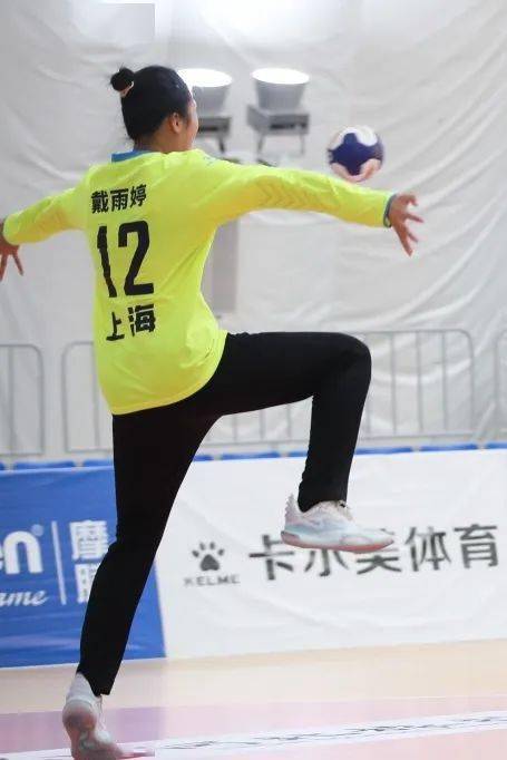 【战报】上海队4分优势胜安徽 翠云山赛区排名第三_进攻_手球_舒文