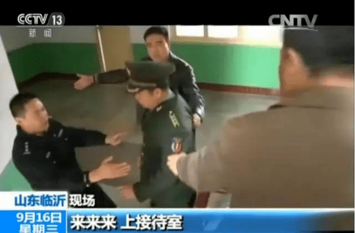 6名"军官"闯进公安局,携"密令"向局长提人,不料