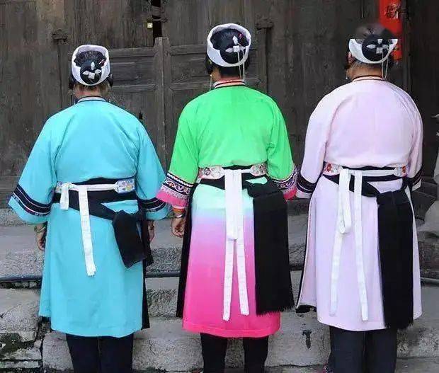 走进21℃的城市|传承非遗 品味魅力安顺之"屯堡服饰"_女子_凤阳_系上