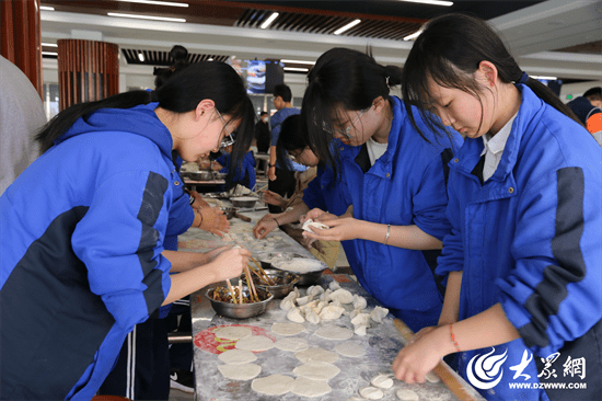 温馨服务 众口可调——潍坊滨海中学加强食堂管理 保障师生"舌尖安全"