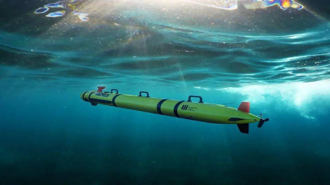 对复杂海洋环境下潜艇及水下无人潜航器的探测技术,综合运用声纳,雷达