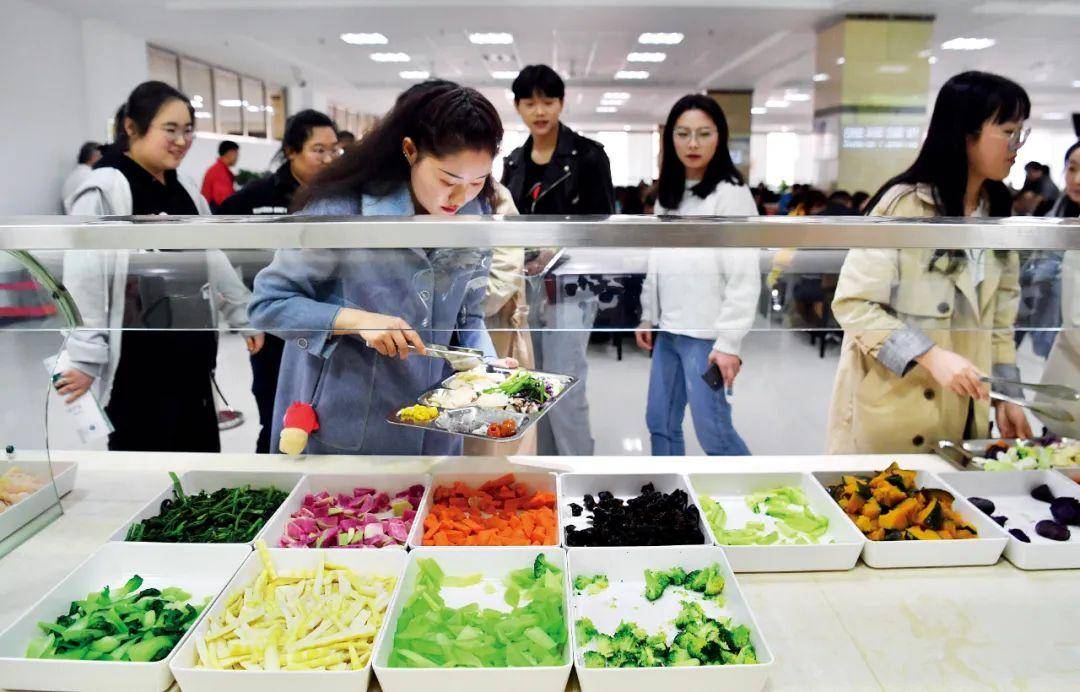 长春中医药大学食堂图片