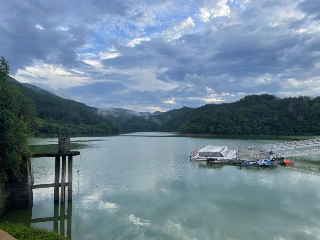 风景区也是广东省自然保护区是国家4a级旅游景区位于梅州市蕉岭县长潭