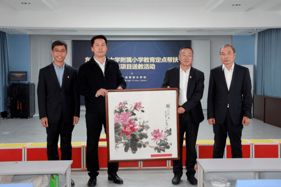 通榆县人民政府副县长薛丙娟,副县长张凯,通榆县教育局局长陈鹏举,副