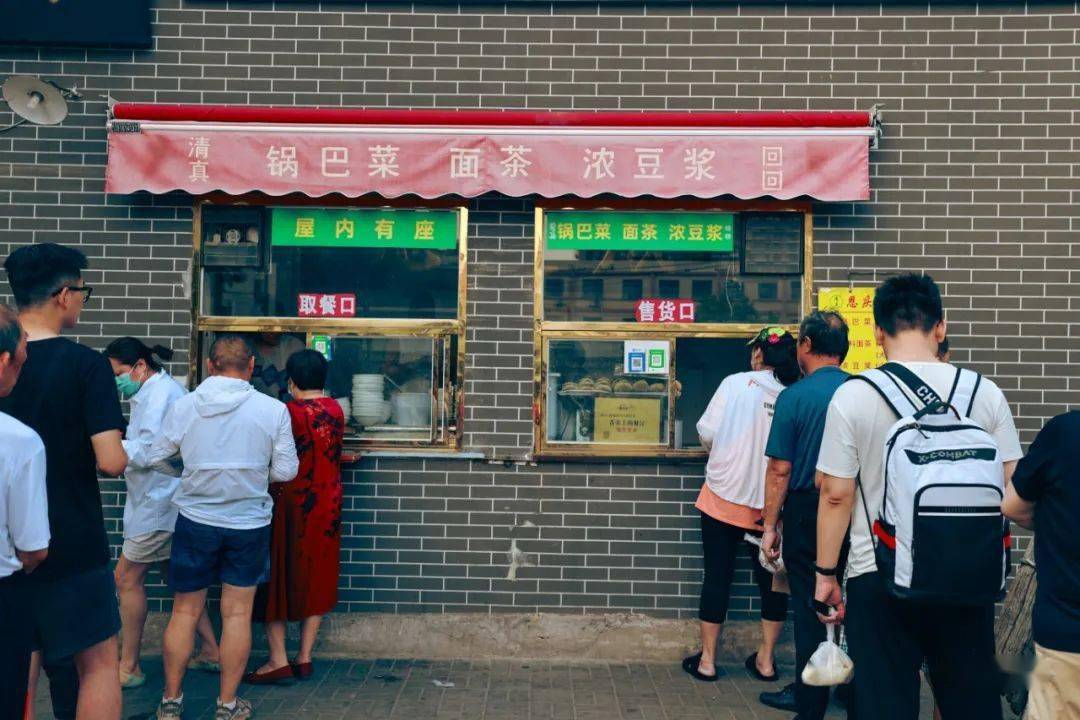 在意式风情街迂回漫步,音乐,喷泉,咖啡,啤酒,醉在这繁华三千,十里洋场