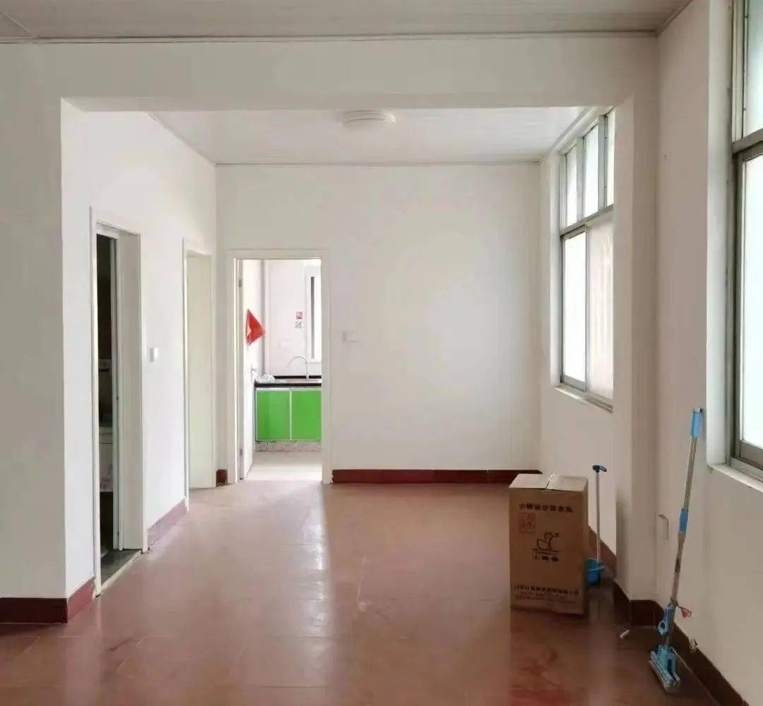 方城百信广场西门门面出租!