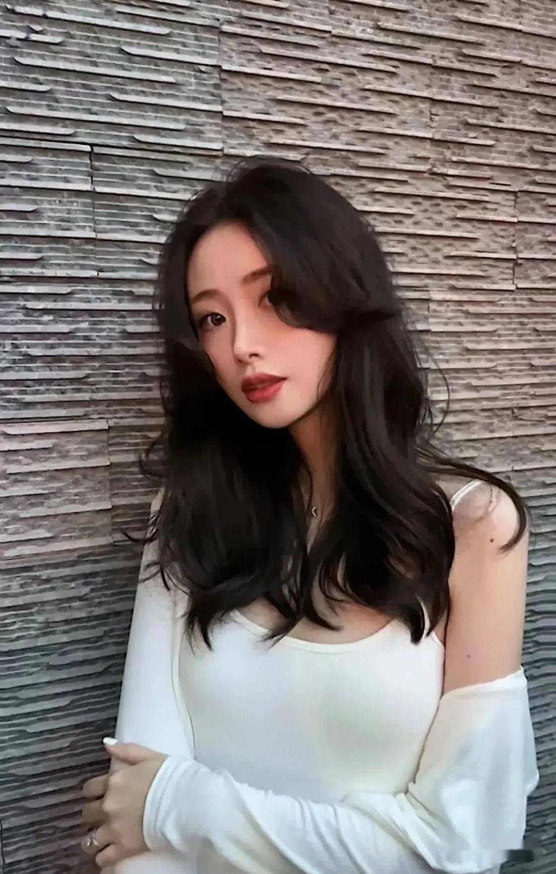 " 复古大波浪 " ,怪美的 …_发型_中国_人类