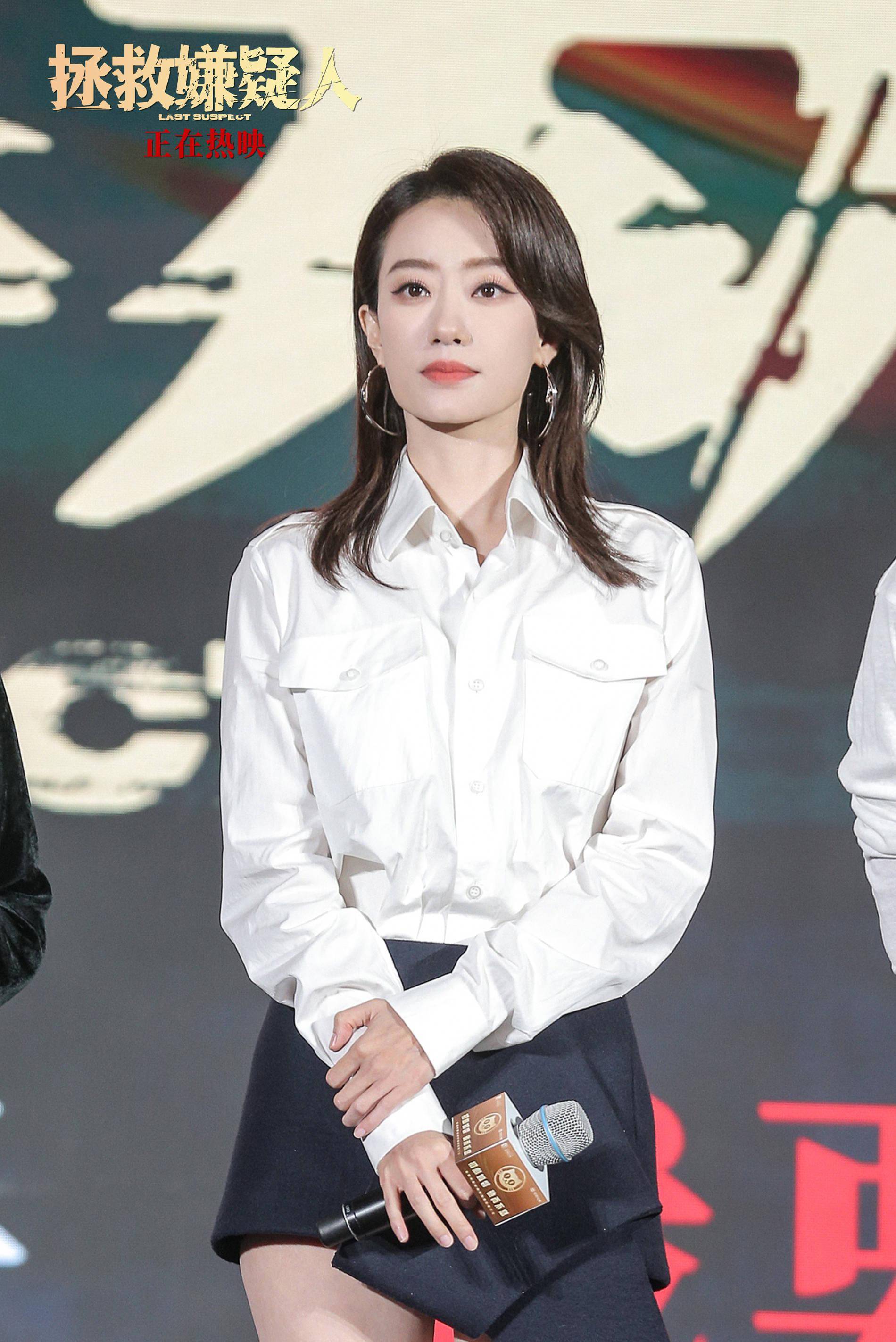 点击获取影片更多资讯当天在厦门路演现场, 导演张末,演员张小斐