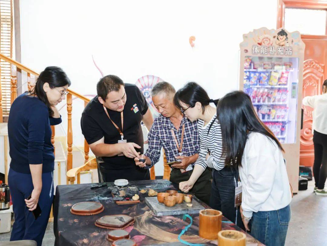 参观"建德人"遗址,乡村化石馆等微博物馆群,考察建德二叠