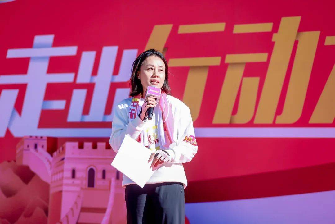 剂品牌钙尔奇,在世界骨质疏松日当天,携手骨质疏松宣传大使郎平女士