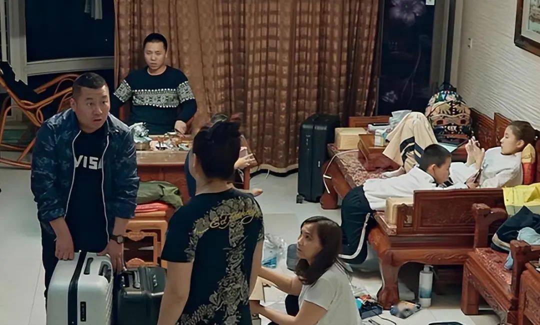 辽宁巨婴刘思琦:16岁吃饭靠人喂,每天花销过万,如今过得怎样了?