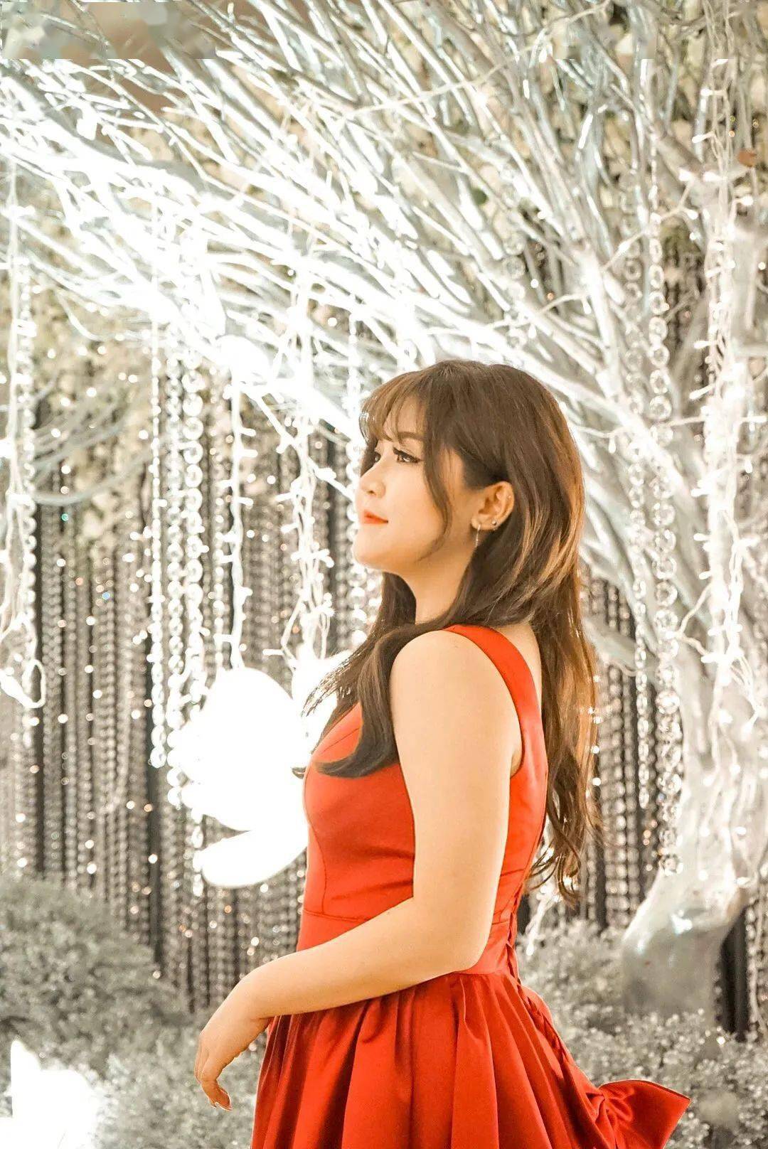 "朗嘎拉姆的发音和讲话方式都和邓丽君非常相似,完全听不出泰国口音