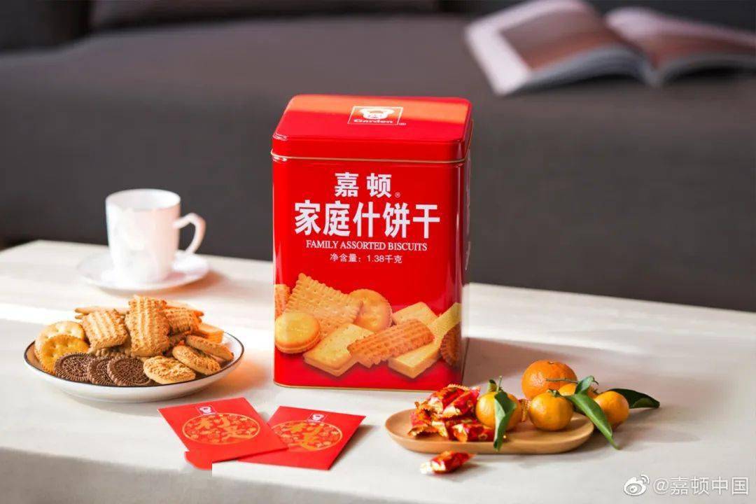 几乎每家人的待客果盘里,都会装上红彤彤的嘉顿利是糖.