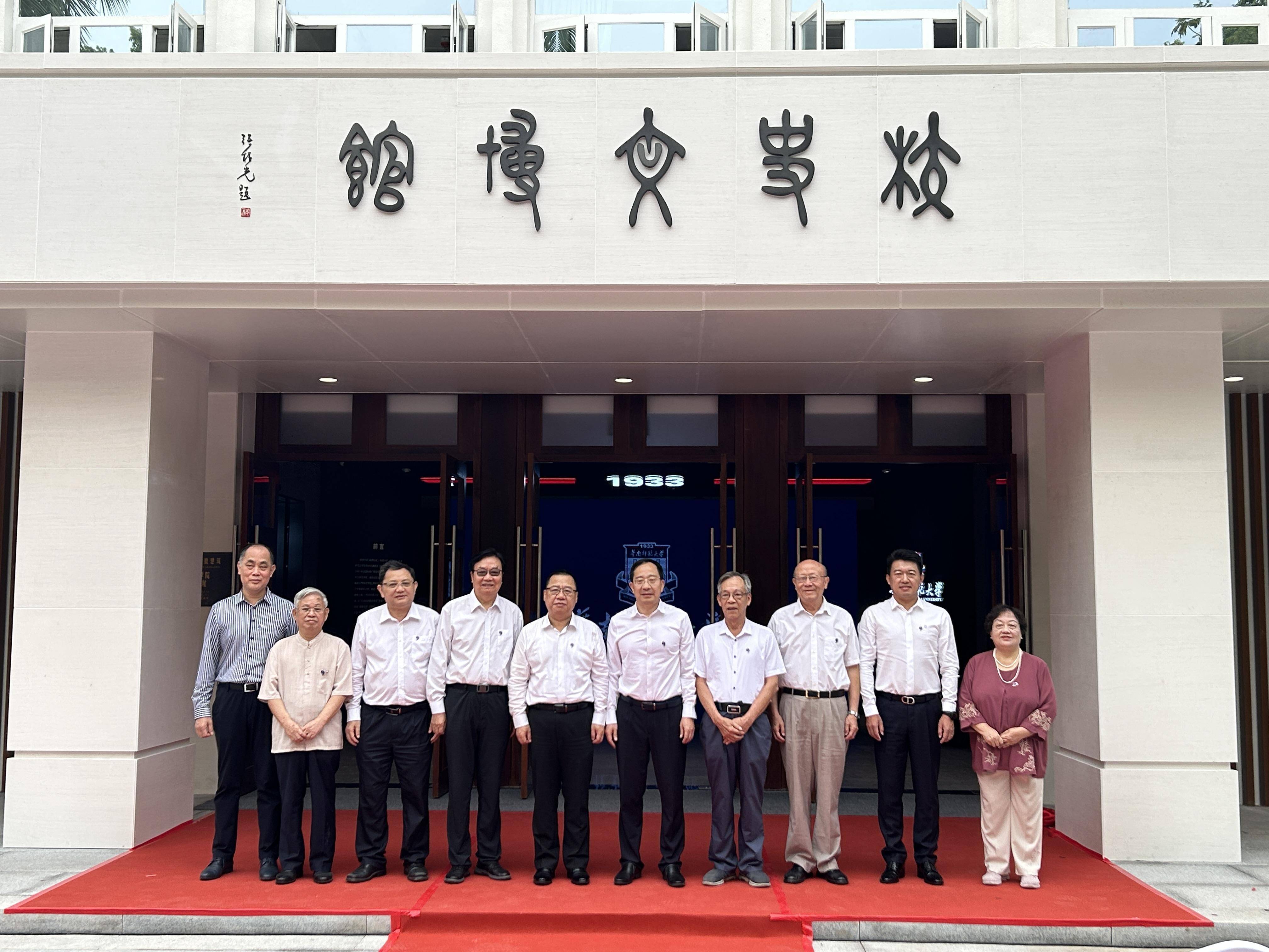 华南师范大学长颈先生图片