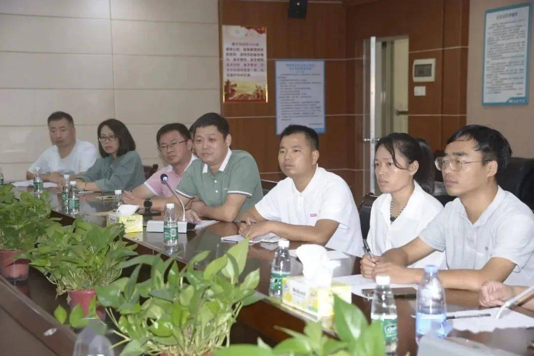 电海中学陈兆飞副校长交流肇庆市封开县广信中学管理团队与我校领导