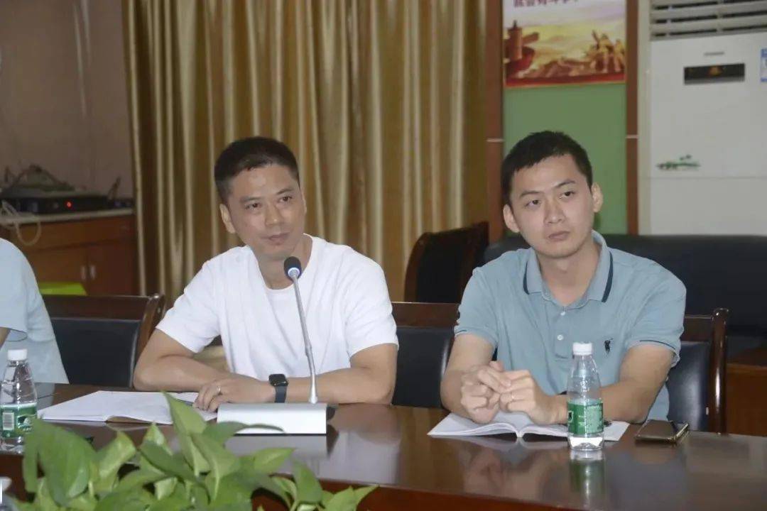 电海中学陈兆飞副校长交流肇庆市封开县广信中学管理团队与我校领导