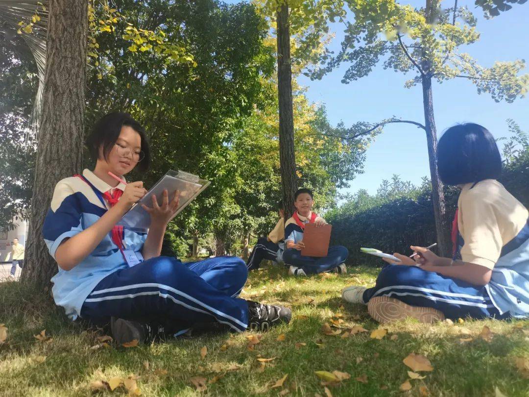 学生在秋日操场上奔跑▲东浦中学学生活动篇▲上垟中心幼儿园▲樊川