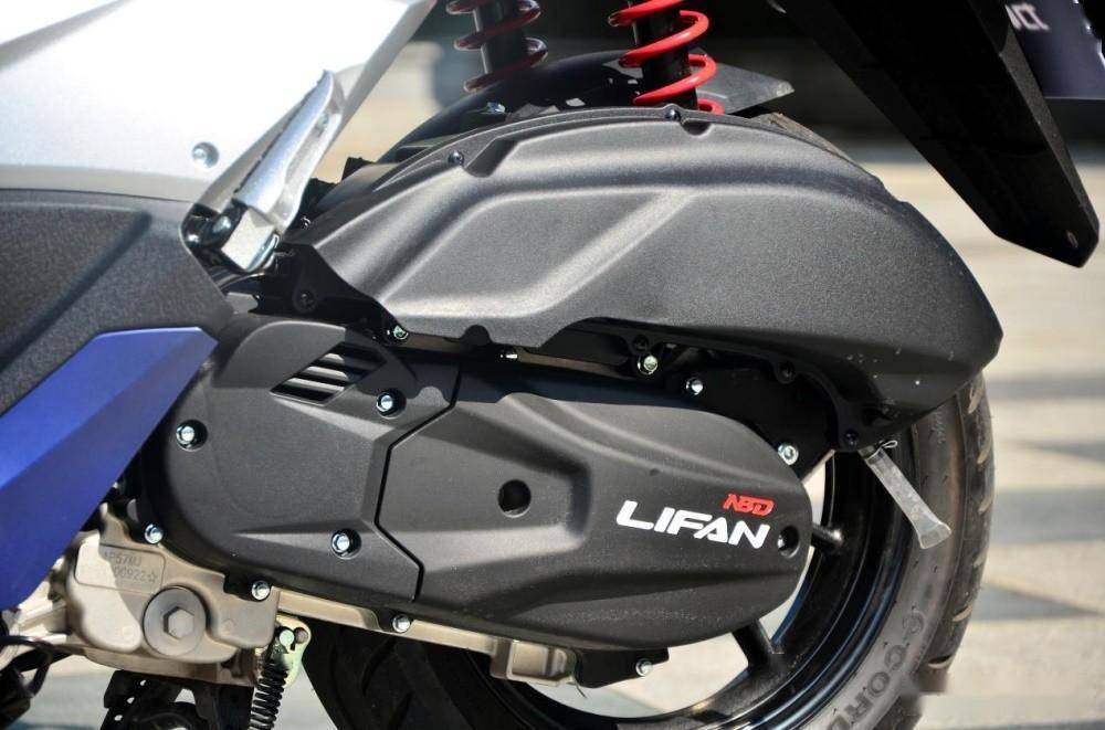 在前文中我曾说过,蓝鲟150与力帆kpv150发动机同宗同源,历经多年不断