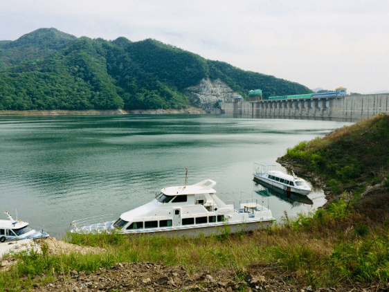太子河是本溪县境内第一条大河,她以美丽富饶而闻名辽东.
