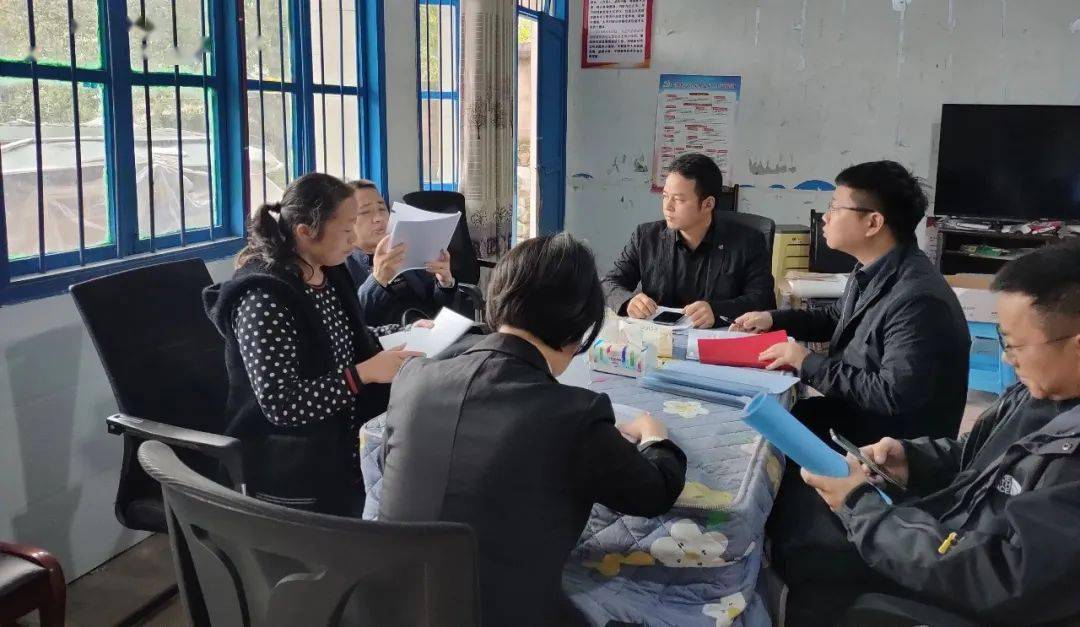 县委办副主任,县政法委副书记,县信访局局长张凌峰到政府一楼信访室