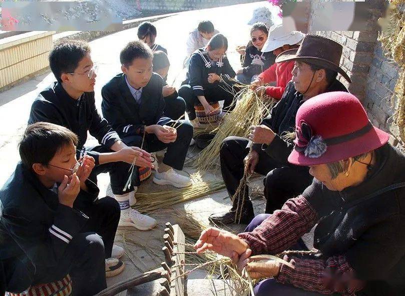 沙龙镇:走出课堂 ,体验非遗之旅_文化_手工艺品_图文