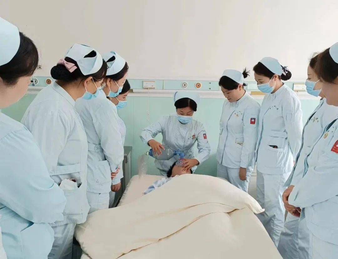 【天使风采】以白衣荣光,与患者同行---肿瘤,胸外科护士长刘银艳_护理